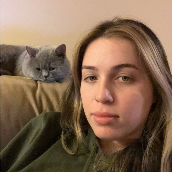 Meet your Posher, Danielle - Picture 2 of 2